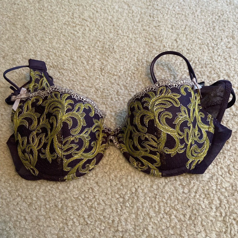 Elle MacPherson bra